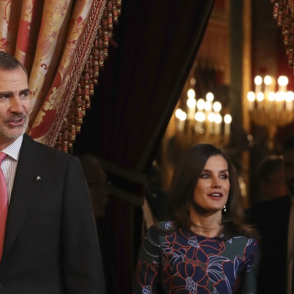 La reine Letizia et le roi Felipe VI d'Espagne ont reçu le 24 avril 2019 au palais royal à Madrid la poétesse uruguayenne Ida Vitale, récompensée la veille par le Prix Miguel de Cervantes, pour un déjeuner en son honneur.