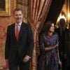 La reine Letizia et le roi Felipe VI d'Espagne ont reçu le 24 avril 2019 au palais royal à Madrid la poétesse uruguayenne Ida Vitale, récompensée la veille par le Prix Miguel de Cervantes, pour un déjeuner en son honneur.