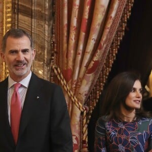 La reine Letizia et le roi Felipe VI d'Espagne ont reçu le 24 avril 2019 au palais royal à Madrid la poétesse uruguayenne Ida Vitale, récompensée la veille par le Prix Miguel de Cervantes, pour un déjeuner en son honneur.