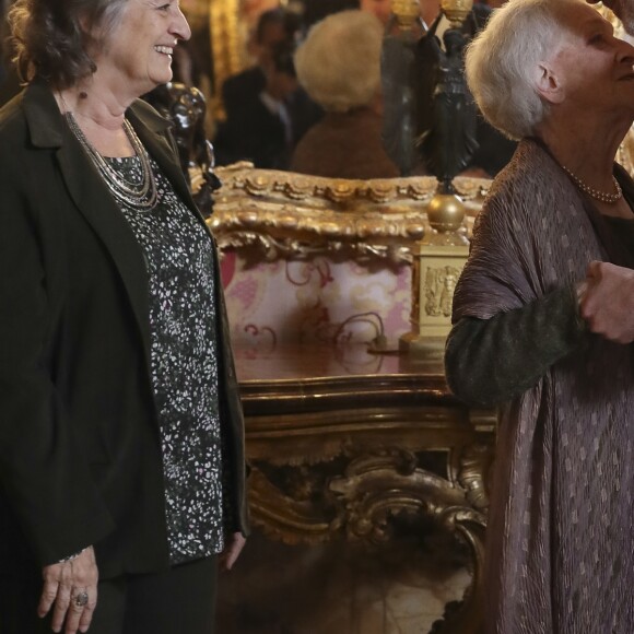 La reine Letizia et le roi Felipe VI d'Espagne ont reçu le 24 avril 2019 au palais royal à Madrid la poétesse uruguayenne Ida Vitale, récompensée la veille par le Prix Miguel de Cervantes, pour un déjeuner en son honneur.