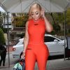 Exclusif - Blac Chyna porte une combinaison orange très moulante à son arrivée à l'hôtel Sunset Marquis à West Hollywood, le 7 mars 2019.