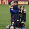 Lionel Messi heureux avec ses fils Thiago et Mateo le 27 avril 2019 au Camp Nou après la victoire (1-0) du FC Barcelone contre Levante, assurant au club catalan un 26e titre de champion d'Espagne.