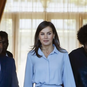 La reine Letizia d'Espagne a déjeuné avec le président Filipe Jacinto Nyussi et la première dame Isaura Nyussi au palais de Ponta Vermelha lors de sa visite à Maputo au Mozambique le 29 avril 2019.