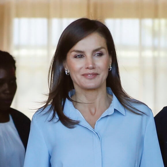 La reine Letizia d'Espagne a déjeuné avec le président Filipe Jacinto Nyussi et la première dame Isaura Nyussi au palais de Ponta Vermelha lors de sa visite à Maputo au Mozambique le 29 avril 2019.