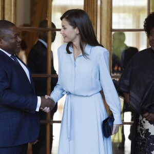 La reine Letizia d'Espagne a déjeuné avec le président Filipe Jacinto Nyussi et la première dame Isaura Nyussi au palais de Ponta Vermelha lors de sa visite à Maputo au Mozambique le 29 avril 2019.