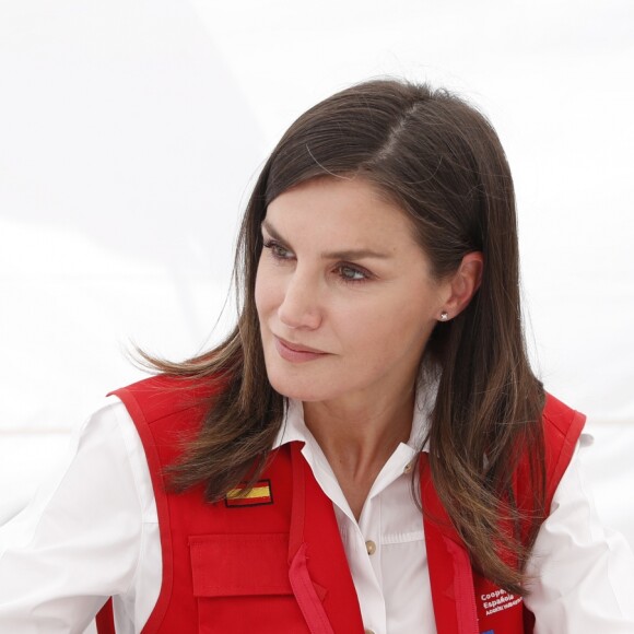La reine Letizia d'Espagne en visite à l'hôpital de campagne START à Dondo au Mozambique le 30 avril 2019 lors de sa visite en lien avec la Coopération internationale espagnole.