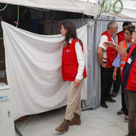 La reine Letizia d'Espagne en visite à l'hôpital de campagne START à Dondo au Mozambique le 30 avril 2019 lors de sa visite en lien avec la Coopération internationale espagnole.