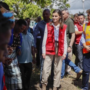 La reine Letizia d'Espagne en visite à l'hôpital de campagne START à Dondo au Mozambique le 30 avril 2019 lors de sa visite en lien avec la Coopération internationale espagnole.