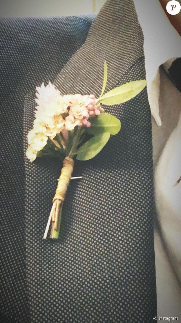 La boutonnière de Rafferty Law lors du mariage de son père Jude Law le 30 avril 2019