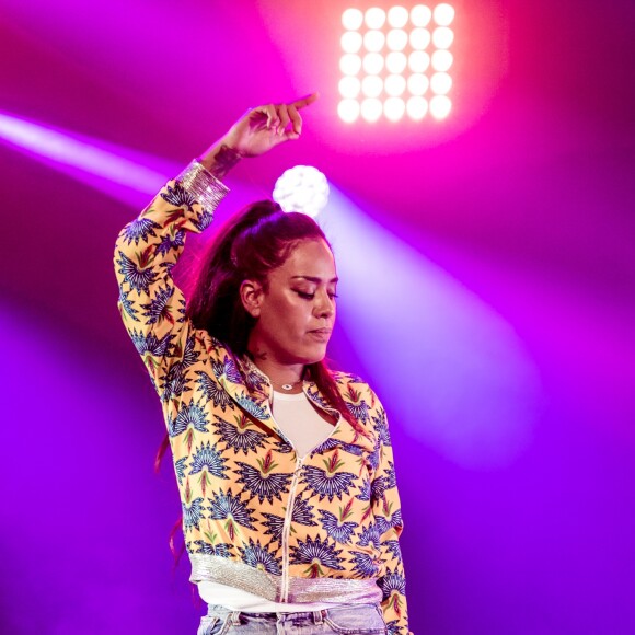 Amel Bent lors de la 8ème édition du concert caritatif "Une nuit à Makala" organisé pour l'association "Les orphelins de Makala" au Zénith de Lille, France, le 19 mars 2019. © Stéphane Vansteenkiste/Bestimage