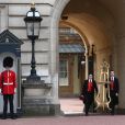 Annonce devant le palais de Buckingham de la naissance du bébé du prince Harry, duc de Sussex, et de Meghan Markle, duchesse de Sussex. Londres, le 6 mai 2019