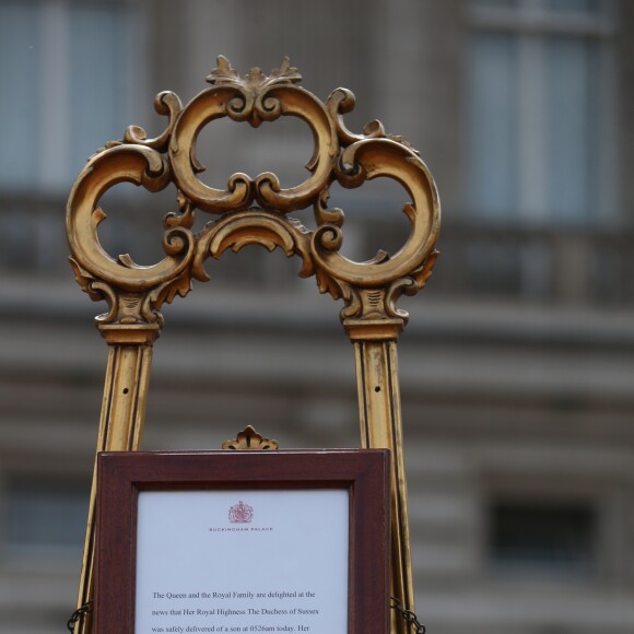 Annonce devant le palais de Buckingham de la naissance du bébé du prince Harry, duc de Sussex, et de Meghan Markle, duchesse de Sussex. Londres, le 6 mai 2019