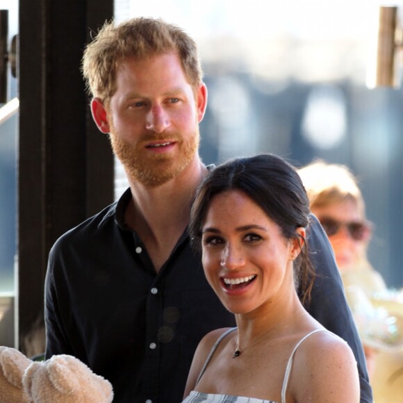 Le prince Harry, duc de Sussex, et Meghan Markle, duchesse de Sussex (enceinte) arrivent baie Kingfisher, sur l'île Fraser, en Australie, le 22 octobre 2018.