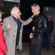 George Clooney parle à Radioman alors qu'il quitte la conférence pour sa nouvelle série Hulu Catch 22 au DGA Theater à New York, le 1er mai 2019.