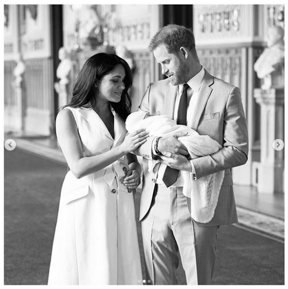 Trois nouvelles photos de famille de Meghan Markle et Harry avec leur bébé, sur Instagram, le 8 mai 2019.