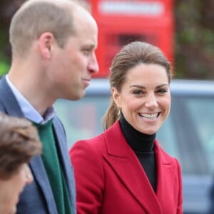 Le prince William, duc de Cambridge, et Catherine (Kate) Middleton, duchesse de Cambridge, sont initiés au processus de fabrication du sel, de la récolte manuelle à l'emballage lors de la visite de la fabrique de sel Halen Môn Anglesey Sea Salt. le 8 mai 2019.