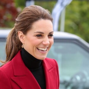 Le prince William, duc de Cambridge, et Catherine (Kate) Middleton, duchesse de Cambridge, sont initiés au processus de fabrication du sel, de la récolte manuelle à l'emballage lors de la visite de la fabrique de sel Halen Môn Anglesey Sea Salt. le 8 mai 2019.