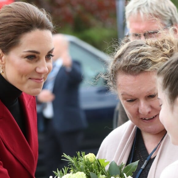 Le prince William, duc de Cambridge, et Catherine (Kate) Middleton, duchesse de Cambridge, sont initiés au processus de fabrication du sel, de la récolte manuelle à l'emballage lors de la visite de la fabrique de sel Halen Môn Anglesey Sea Salt. le 8 mai 2019.