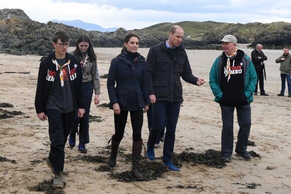 Le prince William, duc de Cambridge, et Catherine (Kate) Middleton, duchesse de Cambridge, se sont rendus dans le Nord du Pays de Galles pour rencontrer des particuliers et des organisations de la région afin d'apprendre plus sur leurs efforts pour prendre soin de leurs communautés et protéger l'environnement naturel. Newborough Beach, Anglesey, le 8 mai 2019.