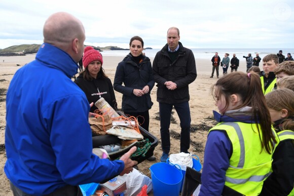Le prince William, duc de Cambridge, et Catherine (Kate) Middleton, duchesse de Cambridge, se sont rendus dans le Nord du Pays de Galles pour rencontrer des particuliers et des organisations de la région afin d'apprendre plus sur leurs efforts pour prendre soin de leurs communautés et protéger l'environnement naturel. Newborough Beach, Anglesey, le 8 mai 2019.