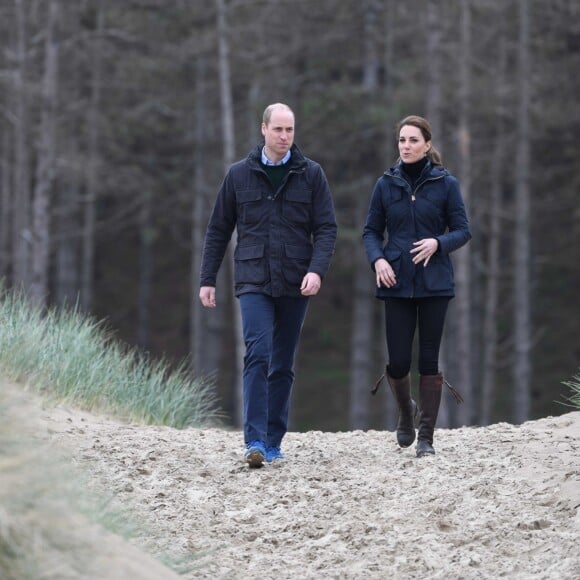 Le prince William, duc de Cambridge, et Catherine (Kate) Middleton, duchesse de Cambridge, se sont rendus dans le Nord du Pays de Galles pour rencontrer des particuliers et des organisations de la région afin d'apprendre plus sur leurs efforts pour prendre soin de leurs communautés et protéger l'environnement naturel. Newborough Beach, Anglesey, le 8 mai 2019.