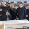 Laeticia Hallyday, ses filles Jade et Joy, Laura Smet et David Hallyday devant le cercueil de Johnny Hallyday en l'église de La Madeleine pour les obsèques de Johnny à Paris. Le 9 décembre 2017.