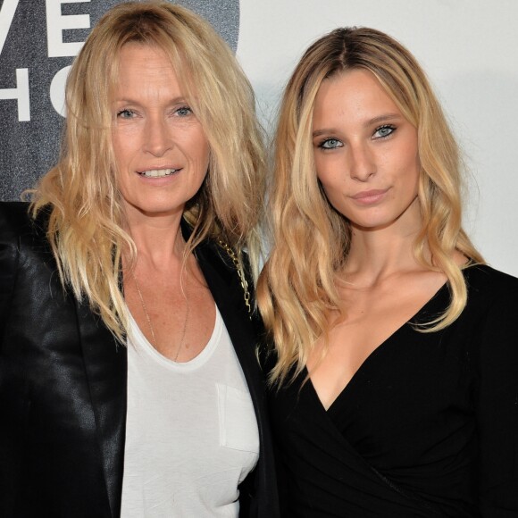 Estelle Lefébure et sa fille Ilona Smet au photocall de la 10ème édition du "Etam Live Show" (Etam Lingerie) lors de la Fashion Week à l'école nationale supérieure des beaux-arts à Paris, France, le 26 septembre 2017. Photo by CVS-Veeren/Bestimage