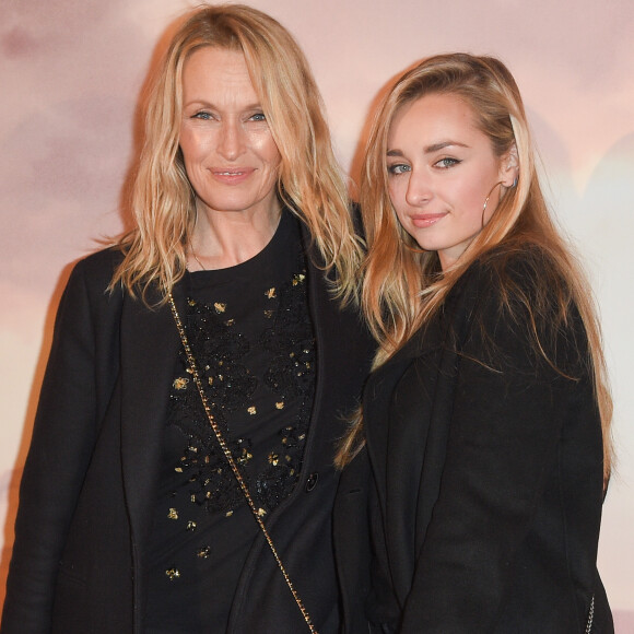 Estelle Lefébure avec sa fille Emma Smet à l'avant-première du film "Holy Lands" au cinéma UGC Normandie à Paris, France, le 4 décembre 2018. © Coadic Guirec/Bestimage