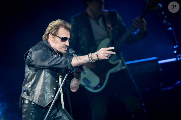 Exclusif - Johnny Hallyday sur scène lors de son premier concert, à Nîmes le 2 juillet 2015.