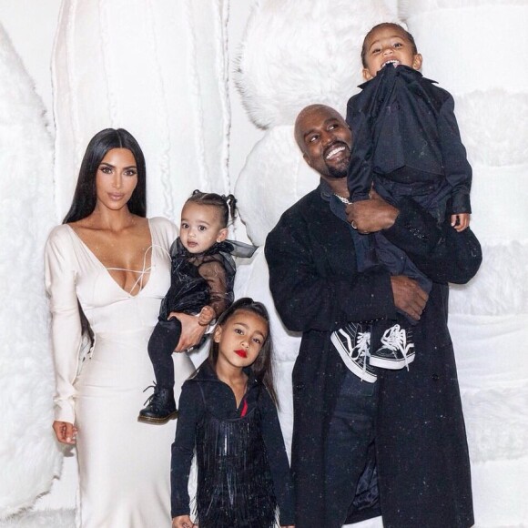 Kim Kardashian, Kanye West et leurs trois enfants North, Saint et Chicago fêtent le réveillon de Noël. Calabasas, le 24 décembre 2018.