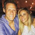 Trevor Engelson et sa nouvelle épouse Tracey Kurland sur une photo publiée en décembre 2017 sur Facebook.
