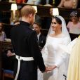 Le prince Harry et Meghan Markle (en robe de mariée Givenchy), duc et duchesse de Sussex, en la chapelle St. George au château de Windsor après leur mariage le 19 mai 2018.