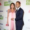 Chrissy Teigen enceinte et son mari John Legend au 35ème gala annuel City Harvest à New York, le 24 avril 2018.