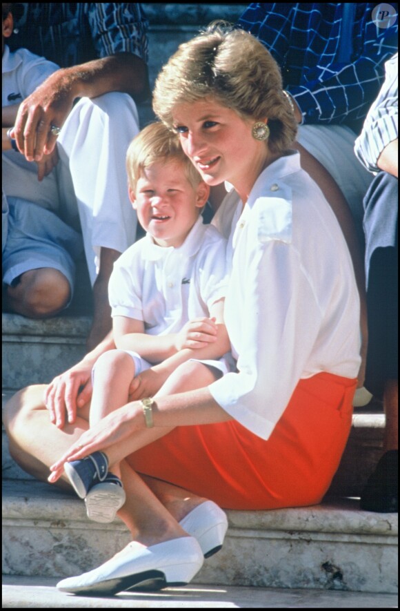 Lady Diana et le prince Harry en 1988.