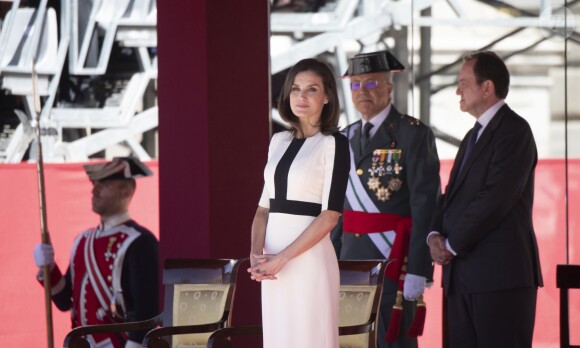 La reine Letizia d'Espagne lors de la parade du 175e anniversaire de la garde civile espagnole au palais royal à Madrid le 13 mai 2019