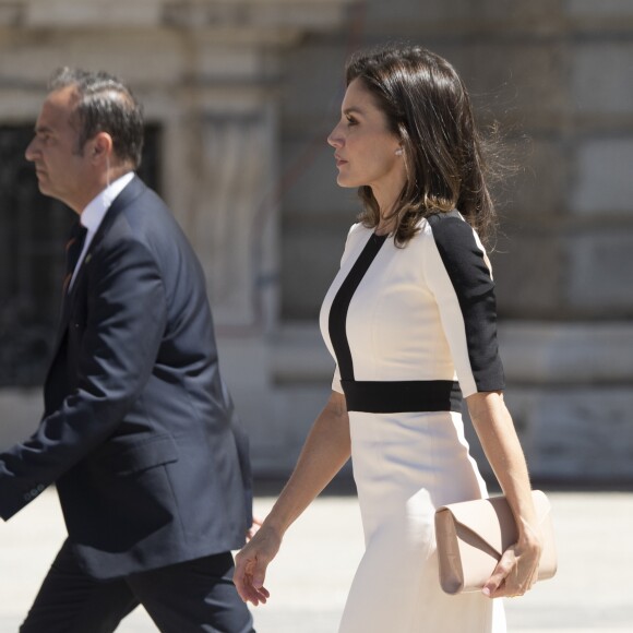 La reine Letizia d'Espagne lors de la parade du 175e anniversaire de la garde civile espagnole au palais royal à Madrid le 13 mai 2019
