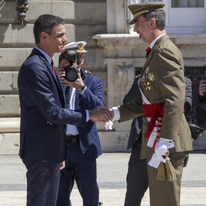 Le roi Felipe VI d'Espagne et la reine Letizia lors de la parade du 175e anniversaire de la garde civile espagnole au palais royal à Madrid le 13 mai 2019