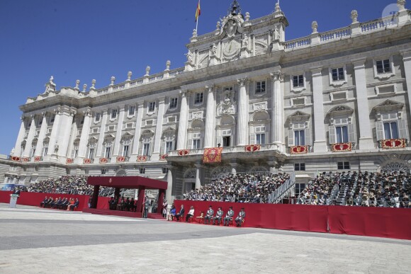 Le roi Felipe VI d'Espagne et la reine Letizia ont assisté à la parade du 175e anniversaire de la garde civile espagnole au palais royal à Madrid le 13 mai 2019