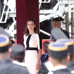 La reine Letizia d'Espagne lors de la parade du 175e anniversaire de la garde civile espagnole au palais royal à Madrid le 13 mai 2019