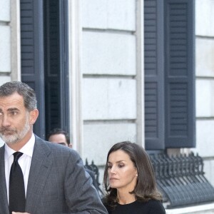 Le roi Felipe VI et la reine Letizia d'Espagne se sont recueillis le 10 mai 2019 à la chapelle ardente installée au Parlement à Madrid suite à la mort de l'homme politique Alfredo Perez Rubalcaba.