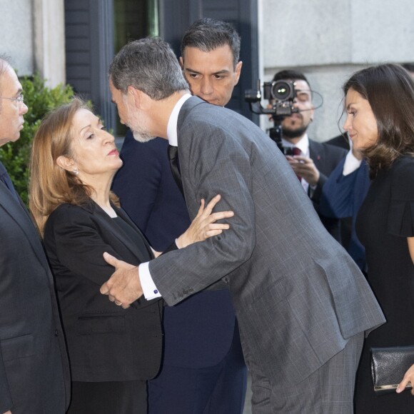 Le roi Felipe VI et la reine Letizia d'Espagne se sont recueillis le 10 mai 2019 à la chapelle ardente installée au Parlement à Madrid suite à la mort de l'homme politique Alfredo Perez Rubalcaba.