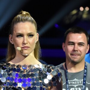 Bar Refaeli est la présentatrice de la première demi-finale de l'Eurovison 2019, à Tel Aviv, le 13 mai 2019.