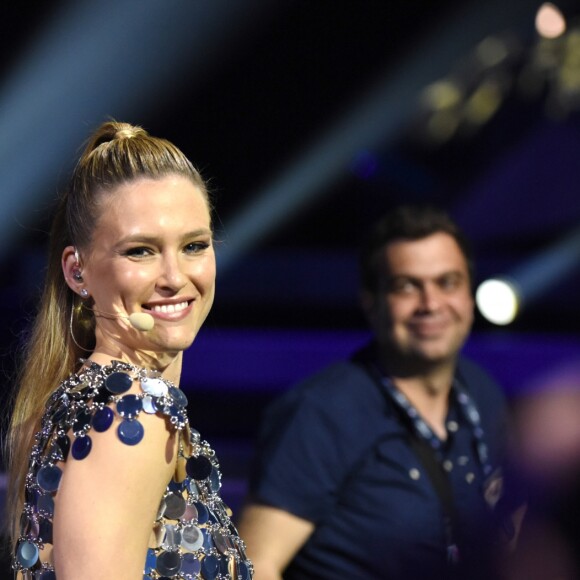 Bar Refaeli est la présentatrice de la première demi-finale de l'Eurovison 2019, à Tel Aviv, le 13 mai 2019.