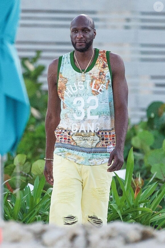 Exclusif - L'ex mari de K. Kardashian Lamar Odom en vacances avec sa nouvelle compagne au Barbades le 16 juillet 2018  Exclusive - Germany call for price - Khloe Kardashian's ex-husband Lamar Odom has moved on! The former NBA player was spotted on a romantic Barbados break, holding hands with his new girlfriend, who showed off her generous assets in a high-cut thong swimsuit. Bridgetown le 16 juillet 201816/07/2018 - Bridgetown