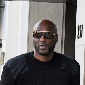 Exclusif - Lamar Odom fait du shopping dans une bijouterie à Los Angeles le 17 novembre 2018.  Exclusive - Germany call for price - Former basketball star, Lamar Odom, reemerges in sunny Los Angeles and visits a jewelry store for a new piece! Back in October 2015 Lamar was found unconscious at Dennis Hof's Love Ranch in Pahrump, Nevada with cocaine present in his system. Los Angeles on November 17, 2018.17/11/2018 - Los Angeles