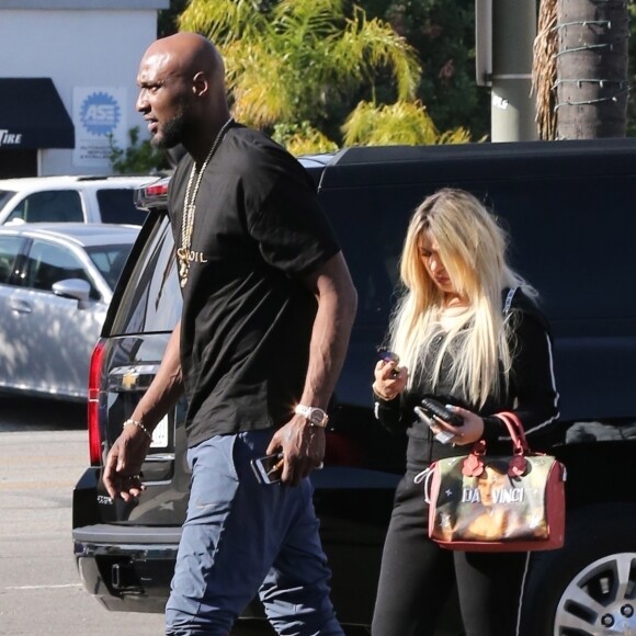 Exclusif - Lamar Odom est allé déjeuner avec une mystérieuse inconnue à Los Angeles, le 17 mai 2018  For germany call for price Exclusive - Lamar Odom enjoys a day out with a mystery woman. The duo are seen grabbing a bite to eat together before hopping into Lamar's ride. 17th may 201817/05/2018 - Los Angeles