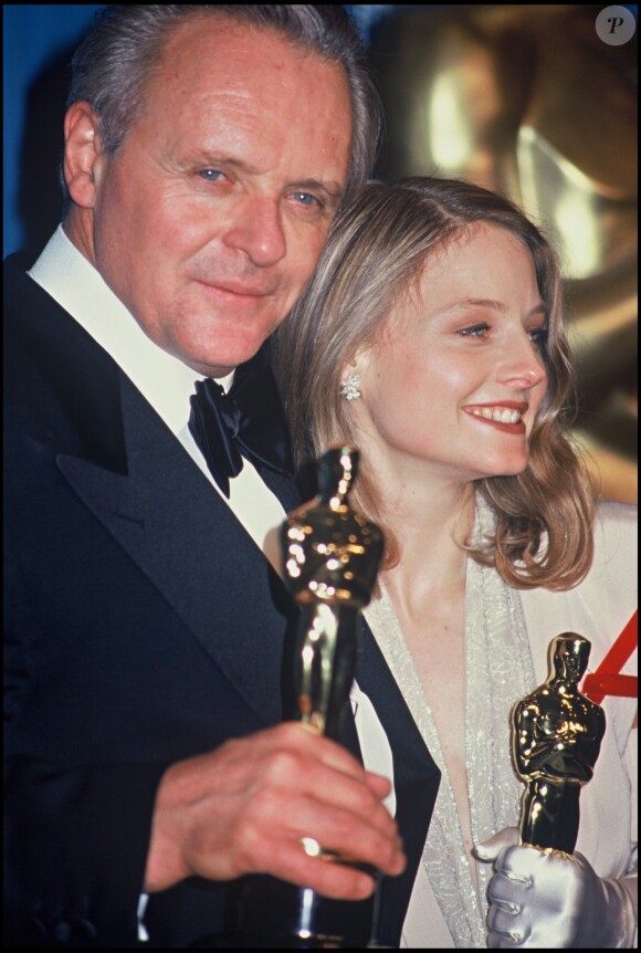 Anthony Hopkins et Jodie Foster, sacrés meilleur acteur et meilleure actrice pour "Le Silence des agneaux", à Los Angeles le 30 mars 1992.