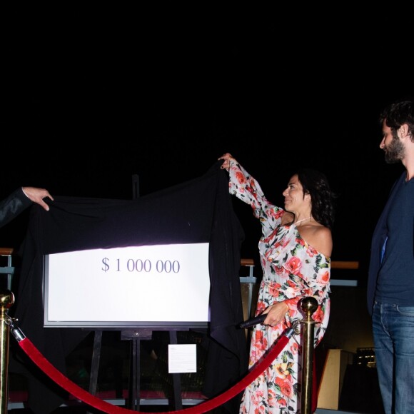 Exclusif - Benjamin Belin, Sandra Sisley et Simon Taglioni dévoilent un tableau à 1 000 000 de dollars - 3ème soirée "Sandra and Co" lors du 72ème Festival International du Film de Cannes le 16 mai 2019. Hier soir, a eu lieu la soirée Numbers avec l'artiste Simon. Un artiste, et musicien parisien. Il s'est spécialisé dans la philosophie de l'art. Lors de cette soirée Simon nous a fait découvrir son oeuvre, un projet sur la réflexion des dérives du marché de l'art, qui propose un point de vue incontestablement subversif bien que parfaitement cohérent dans sa quête de l'objectivité absolue Sandra vêtue par oud et Kjacques nous a encore surpris et a fait danser toute la Croisette. Les invités sont repartis avec des goodies des marques Kulte, K.Jacques... De quoi ravir tout le monde. Exclusive