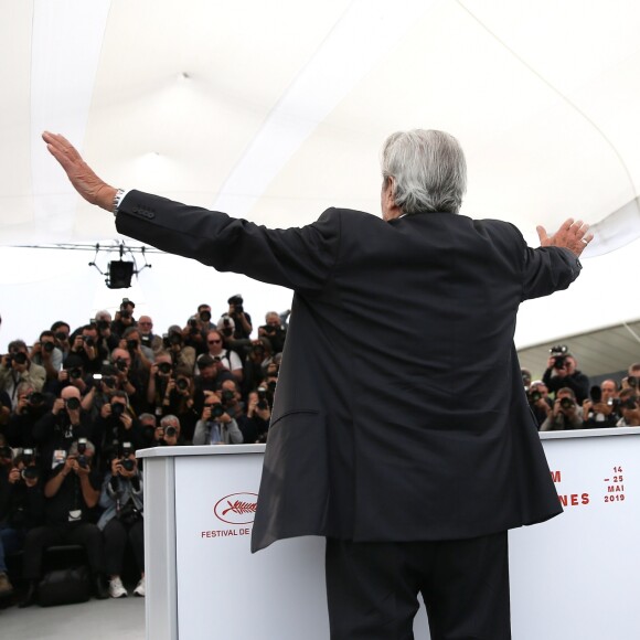 Photocall de la Palme d'or d'honneur à Alain Delon lors du 72ème Festival International du film de Cannes. Le 19 mai 2019 © Jacovides-Moreau / Bestimage