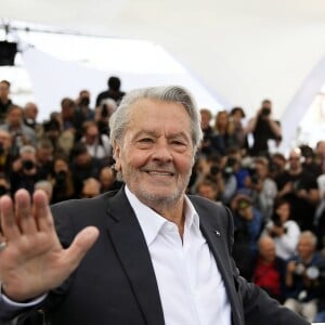 Photocall de la Palme d'or d'honneur à Alain Delon lors du 72ème Festival International du film de Cannes. Le 19 mai 2019 © Jacovides-Moreau / Bestimage